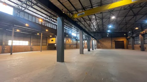 105 Saturn Crescent in Linbro Park has a 1954m² Warehouse Available To Let (21)